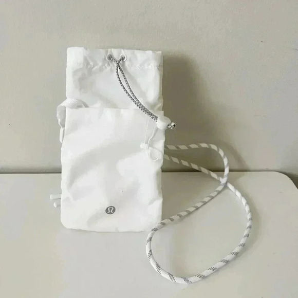 Lululemon Athletica Play  Forward Crossbody Pouch - Picture 2 of 7